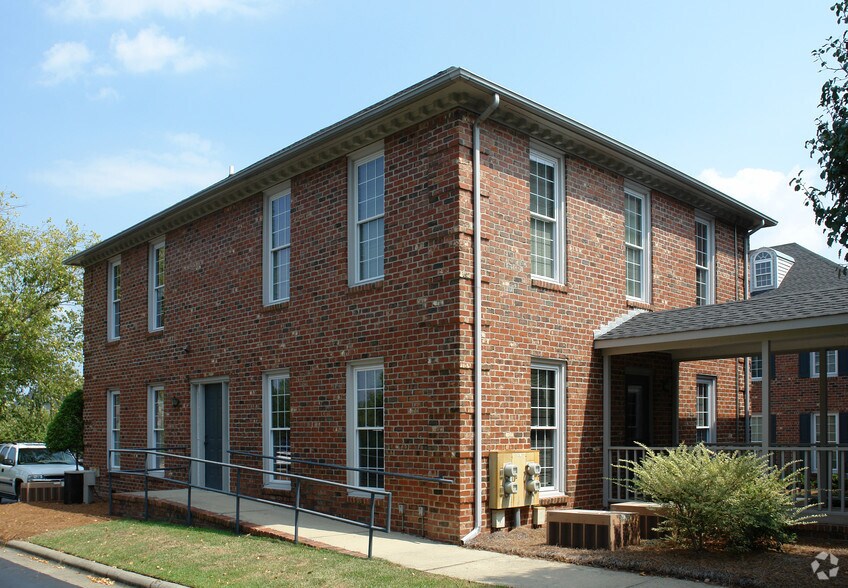 More Photos Of 576 Executive Pl, Fayetteville Office For Lease