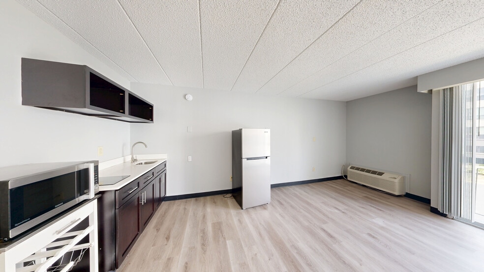 More Photos Of 1722 N Walnut St, Bloomington Apartments For Sale