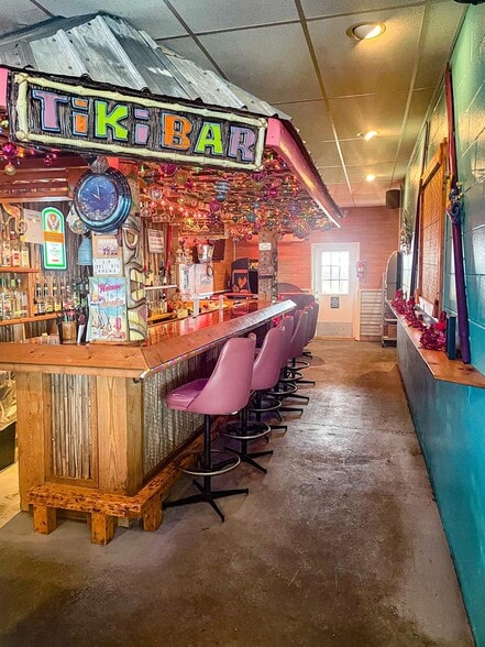 More Photos Of 9104 Starling Creek Rd, Saxis Restaurant For Sale