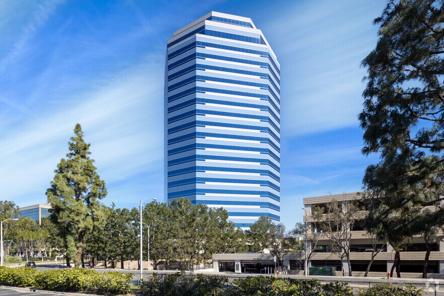 More Photos Of 333 City Blvd W, Orange Office For Lease
