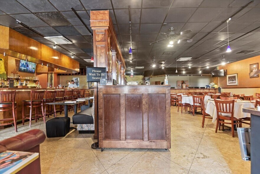 More Photos Of 201 Laurel St, Conway Restaurant For Sale