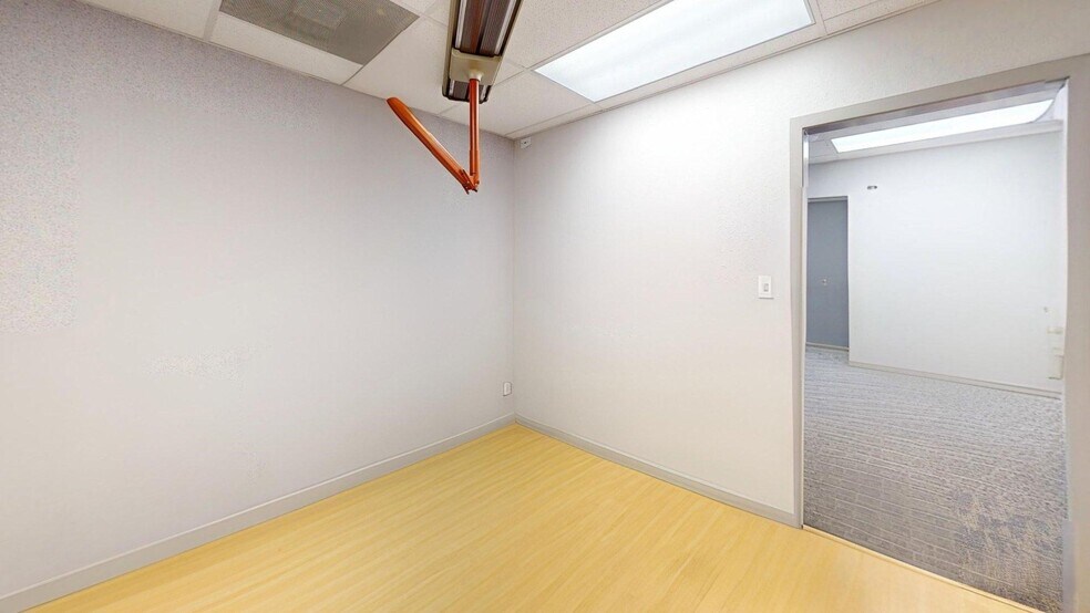 More Photos Of 11719-11725 Whisper Valley St, San Antonio Office For Lease