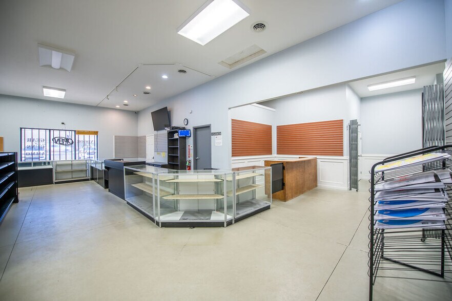 More Photos Of 1315 N Wooster Ave, Strasburg Freestanding For Lease