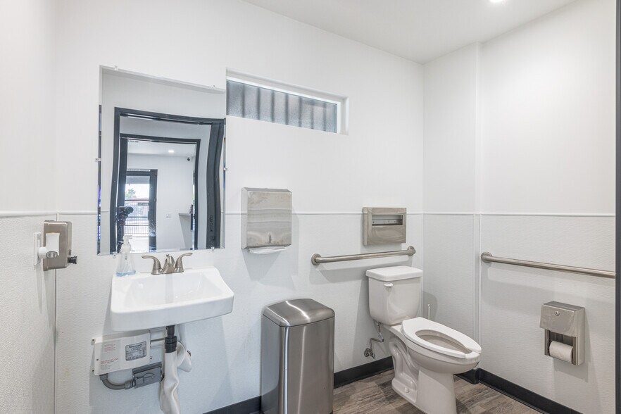 More Photos Of 13449 Van Nuys Blvd, Pacoima Storefront Retail Office For Sale