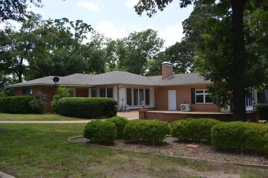 More Photos Of 1301 E Corsicana St, Athens Flex For Sale