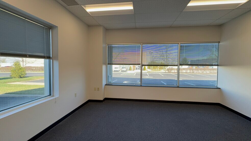 More Photos Of 1720 Fortune Ct, Lexington Light Distribution For Lease