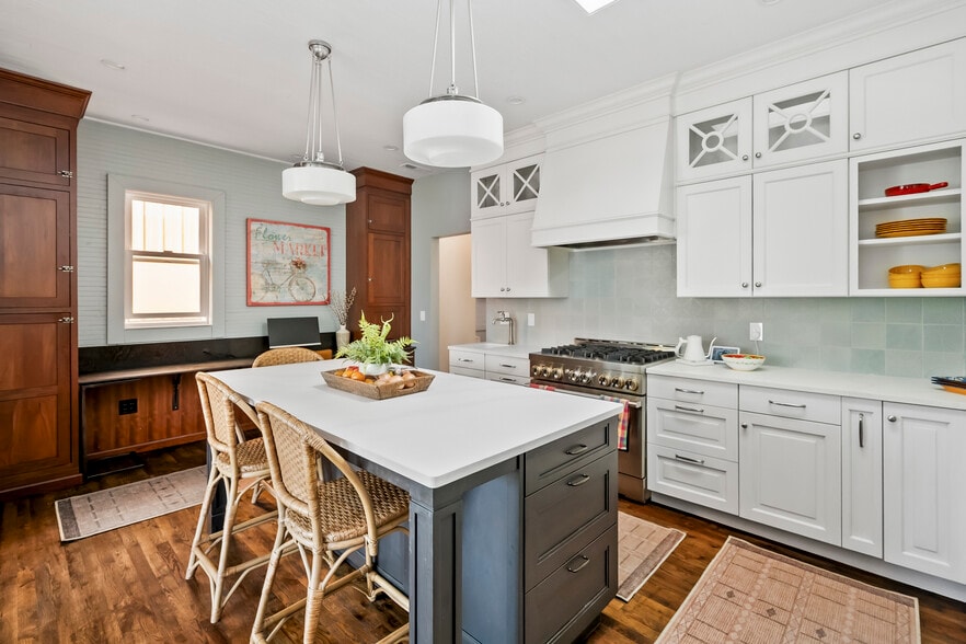 More Photos Of 206 NE 80th Ave, Portland Office For Sale