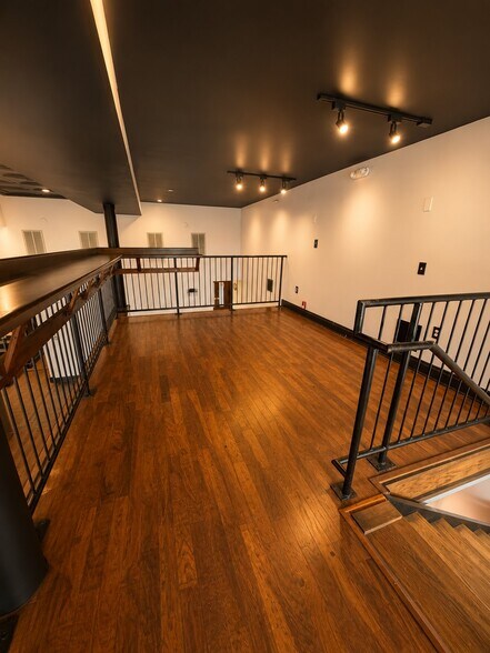 More Photos Of 1717 E Franklin St, Richmond Storefront Retail Residential For Sale