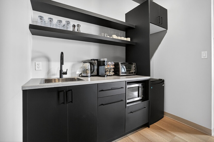 More Photos Of 812 Dundas St, London Freestanding For Sale