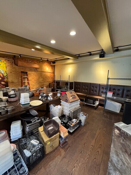 More Photos Of 215 W North Ave, Chicago Restaurant For Lease