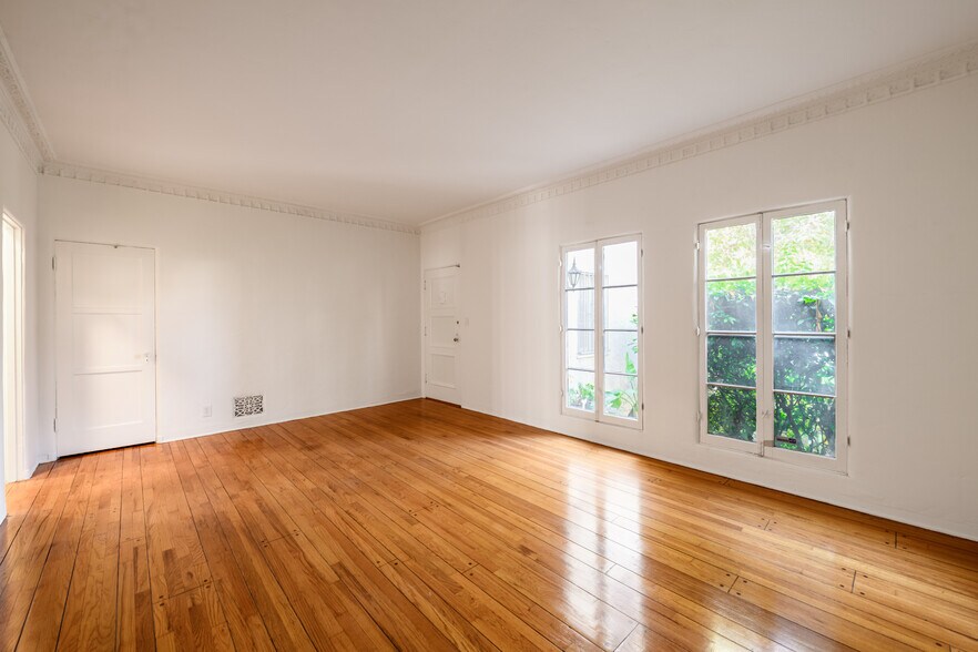 More Photos Of 6017 Whitworth Dr, Los Angeles Apartments For Sale