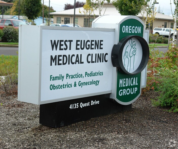 More Photos Of 4135 Quest Dr, Eugene Medical For Lease