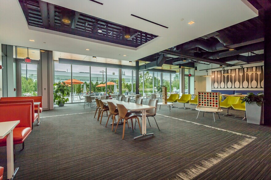 More Photos Of 14 Crosby Dr, Bedford Office For Lease