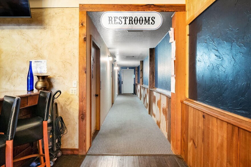 More Photos Of 100 N Texas St, De Leon Storefront Retail Office For Sale