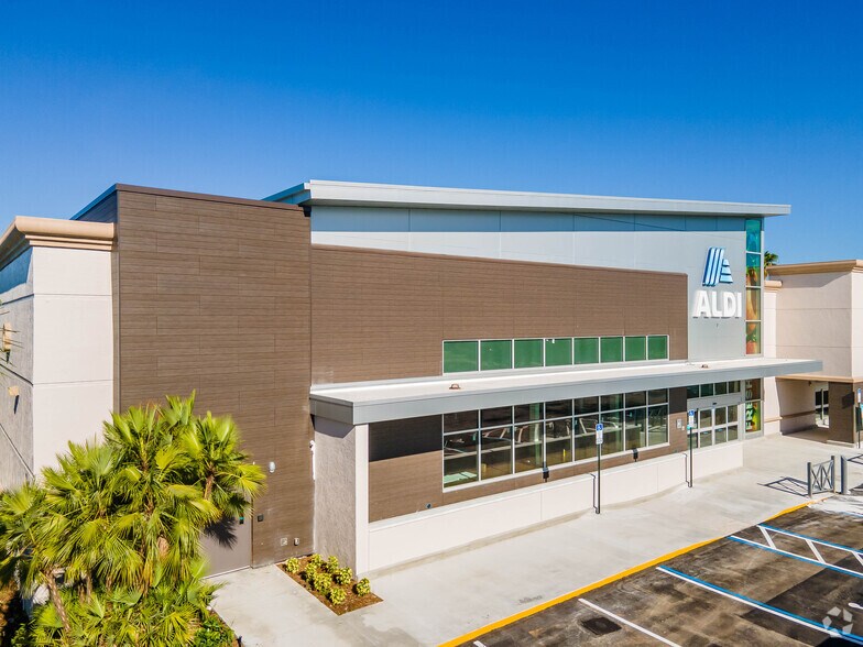 More Photos Of 4901 N Federal Hwy, Boca Raton Storefront For Lease