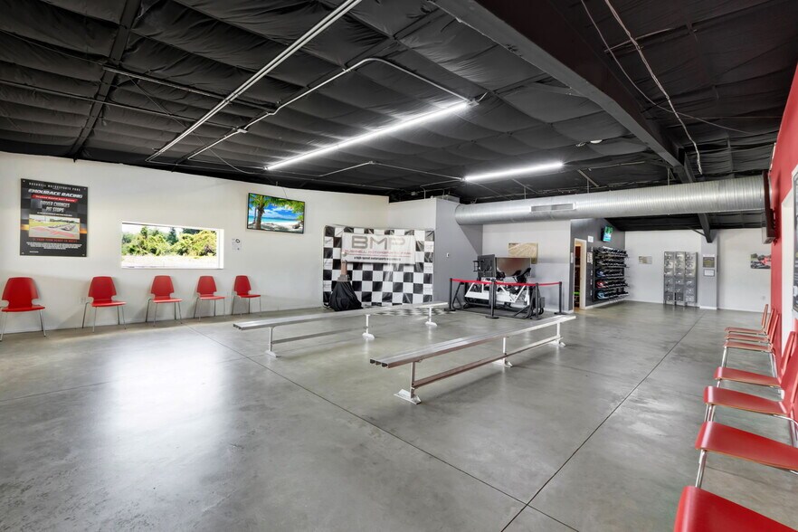 More Photos Of 5821 Pit Rd, Bushnell Flex For Sale