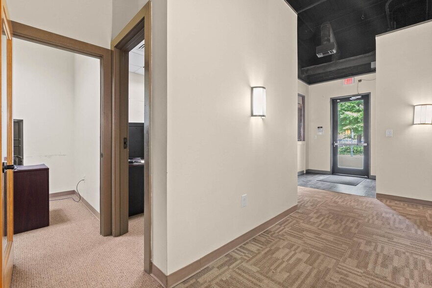 More Photos Of 500 Saint Michael St, Mobile Office For Lease