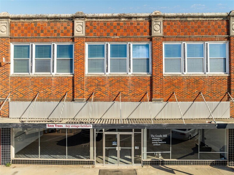 More Photos Of 207 E Elm St, Hillsboro Storefront Retail Residential For Sale