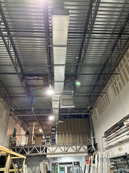 More Photos Of 1805 S Powerline Rd, Deerfield Beach Warehouse For Lease