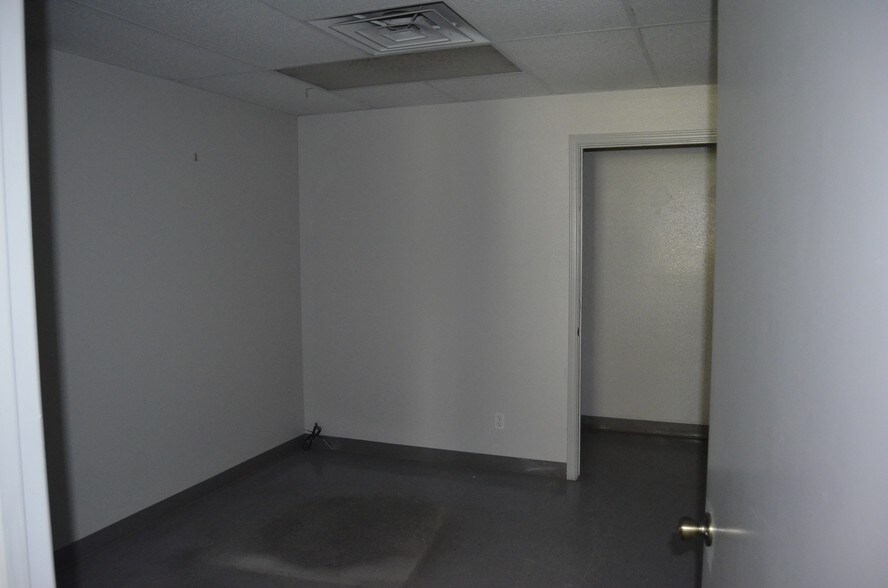 More Photos Of 202 Preston Ave, Pasadena Warehouse For Lease