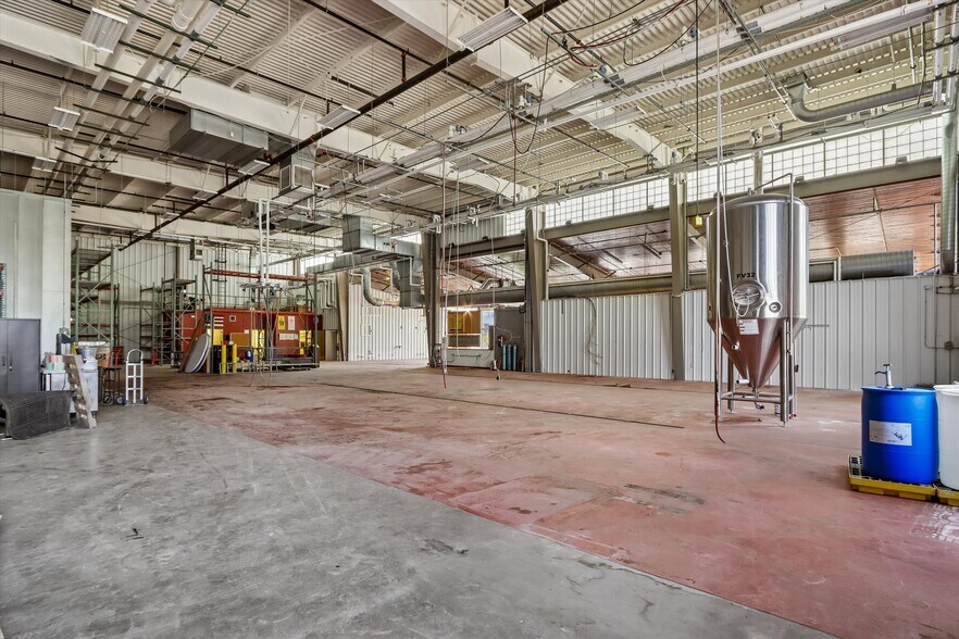 More Photos Of 903 Quarry Rd, Coralville Storefront For Sale