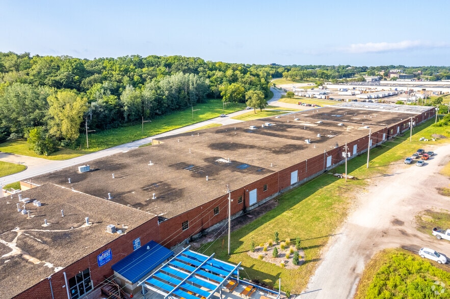 More Photos Of 1245-1405 Thomas Beck Rd, Des Moines Manufacturing For Lease