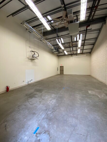 More Photos Of 3738 Haggar Way, Dallas Flex For Sale