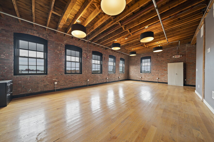 More Photos Of 12-16 Ericsson St, Boston Warehouse For Lease