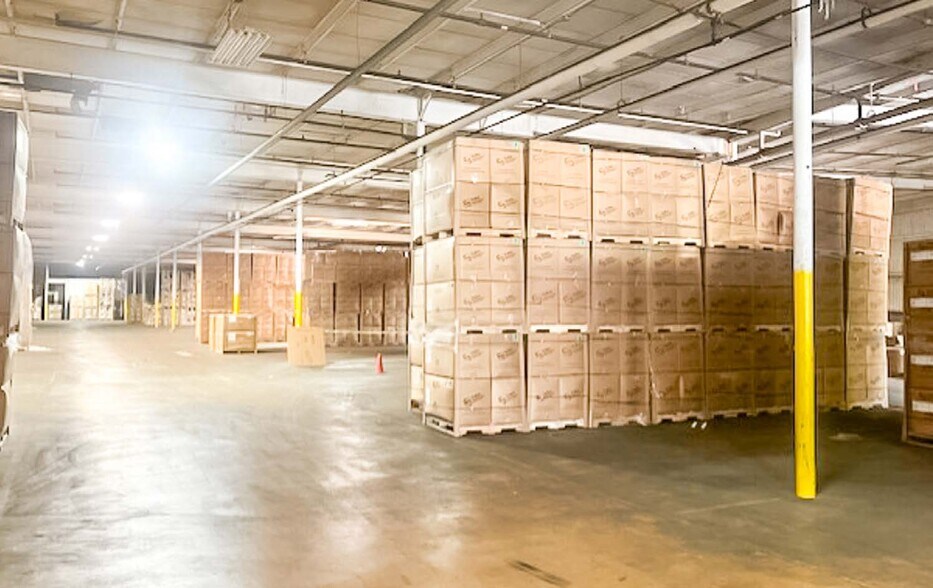 More Photos Of 1300 E Berry St, Fort Worth Warehouse For Lease