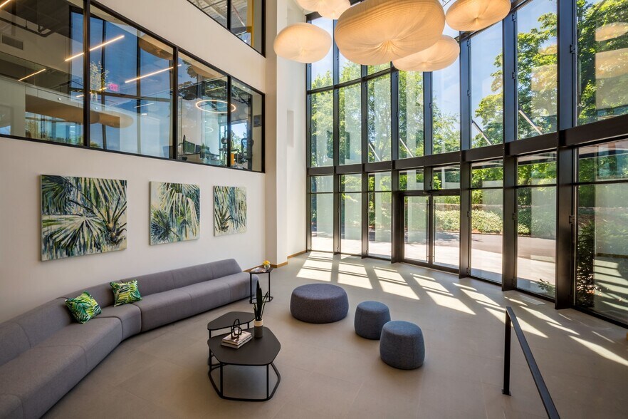 More Photos Of 320 Boston Post Rd, Darien Unknown For Lease