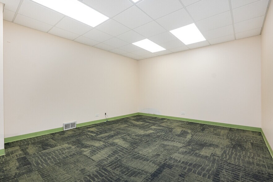 More Photos Of 7541 N Western Ave, Chicago Office For Sale