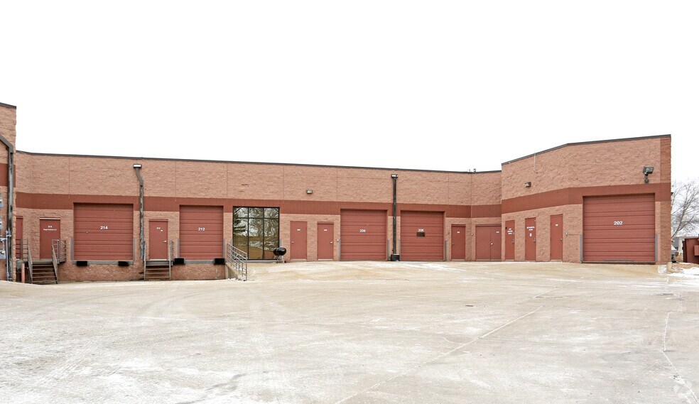 More Photos Of 14505 N 21st Ave, Plymouth Research And Development For Lease