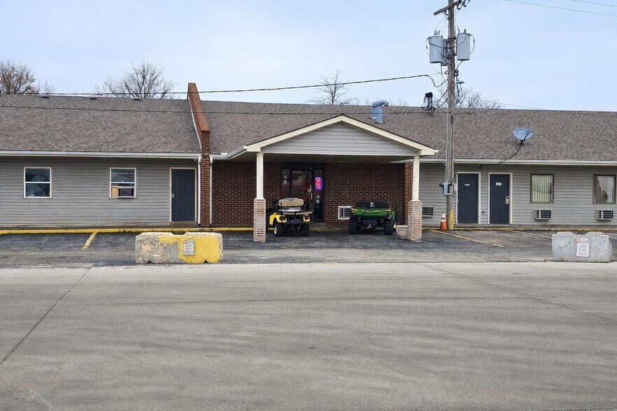 More Photos Of 1920 Bob Griffin Rd, Cameron Hotel For Sale