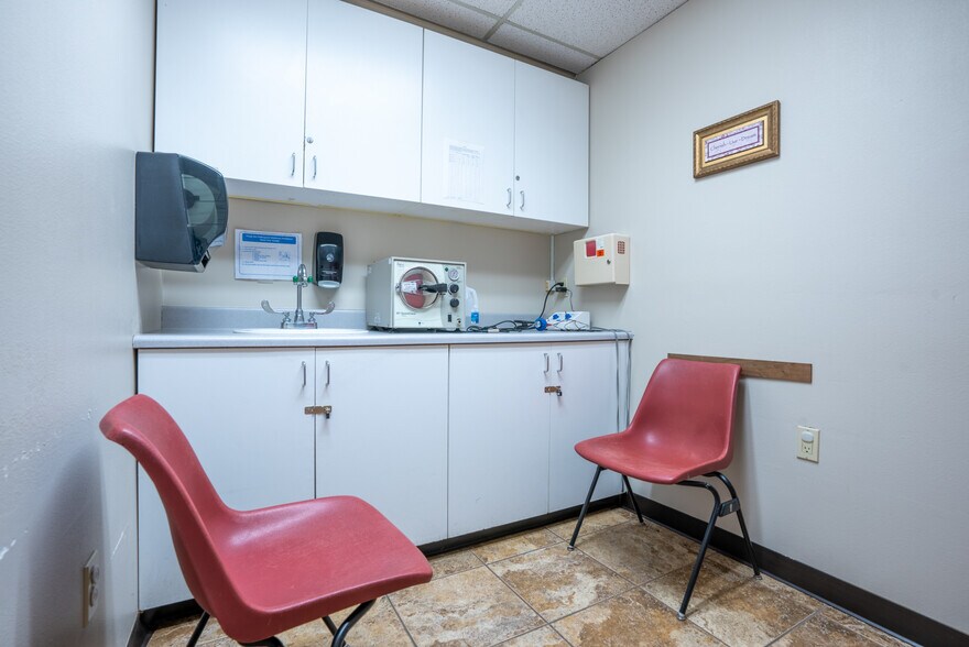 More Photos Of 4946 Florence Ave, Bell Medical For Lease
