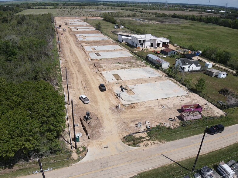 More Photos Of 25540 Zube Road, Hockley Unknown For Lease