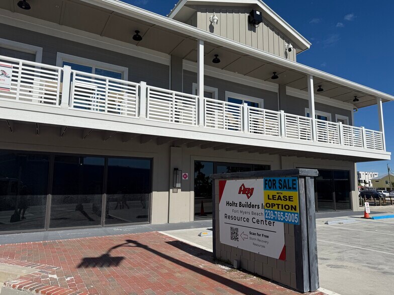 More Photos Of 1161-1165 Estero Blvd, Fort Myers Storefront Retail Residential For Lease