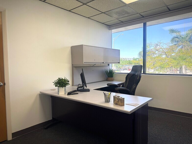 More Photos Of 4119 Blue Heron Blvd W, Riviera Beach Office For Sale