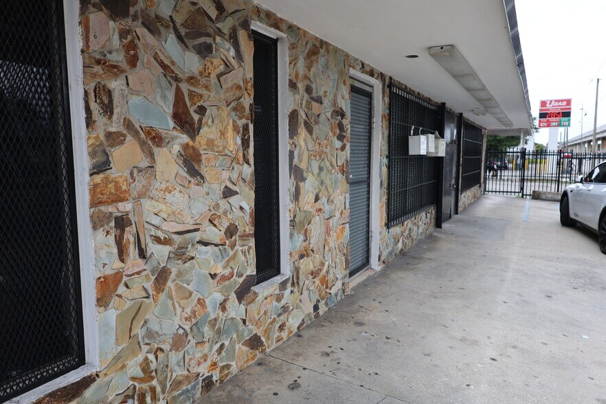 More Photos Of 4634 NW 27th Ave, Miami Freestanding For Lease