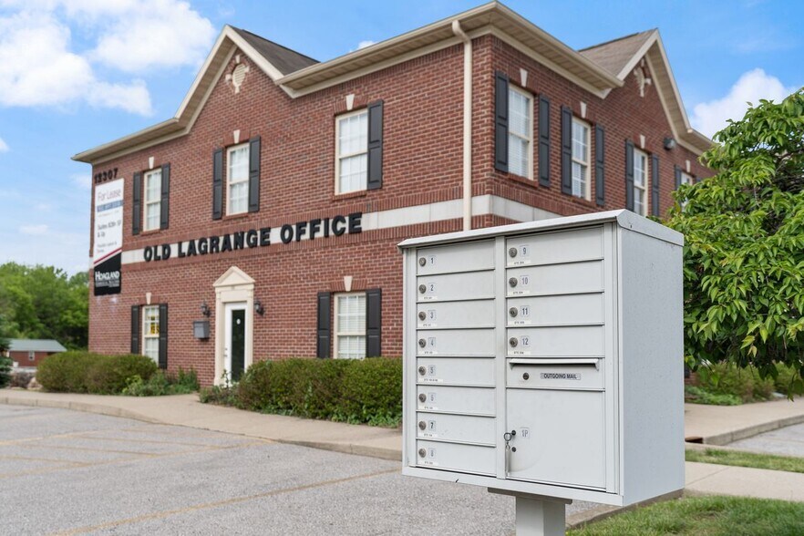 More Photos Of 12307 Old Lagrange Rd, Louisville Medical For Lease