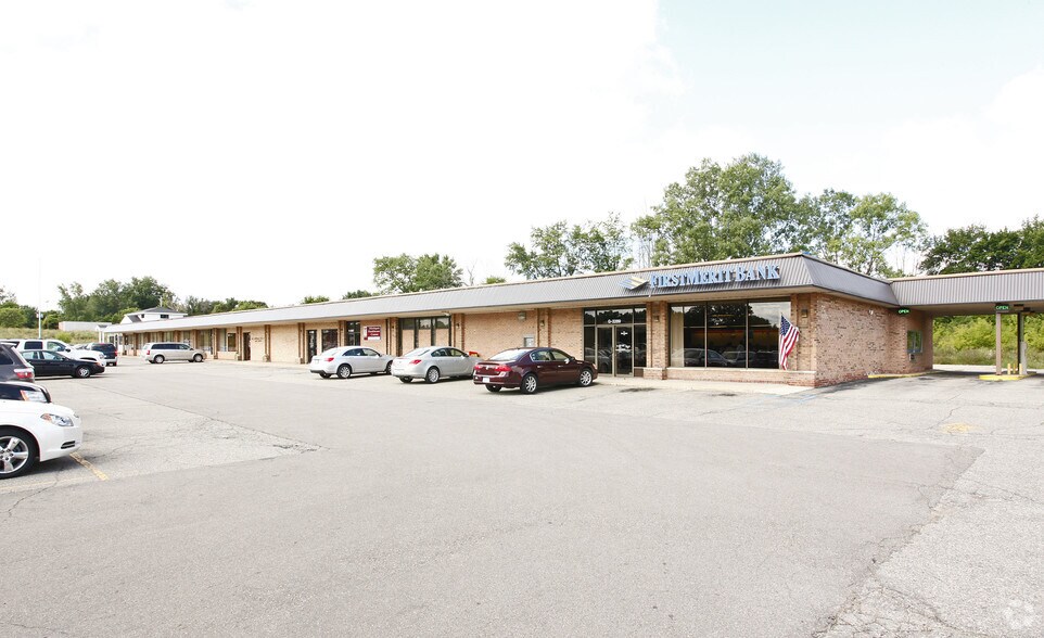 More Photos Of 3267-3289 Beecher Rd, Flint Storefront For Lease