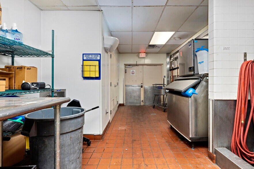 More Photos Of 250 Conicville Rd, Mount Jackson Hotel For Lease