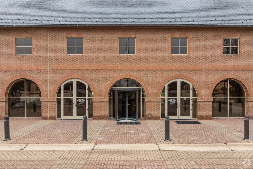 More Photos Of 27777 Inkster Rd, Farmington Hills Office For Lease