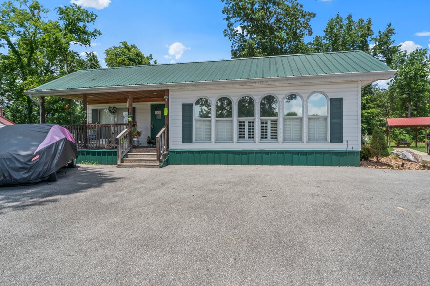 More Photos Of 104 Circle Rd, Newport Manufactured Housing Mobile Home Park For Sale