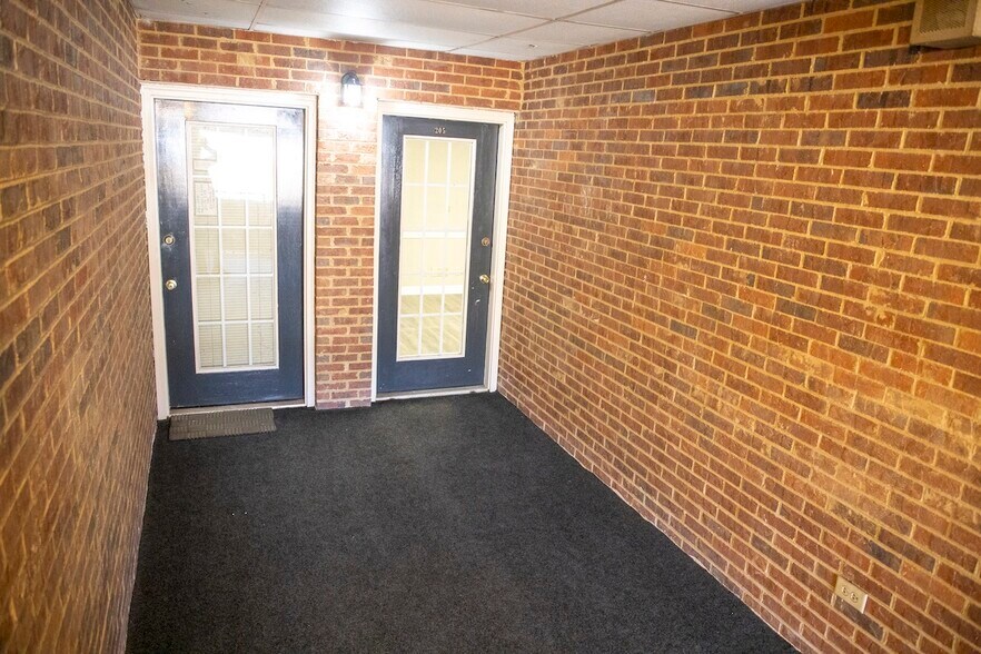 More Photos Of 425 E Crossville Rd, Roswell Office For Sale