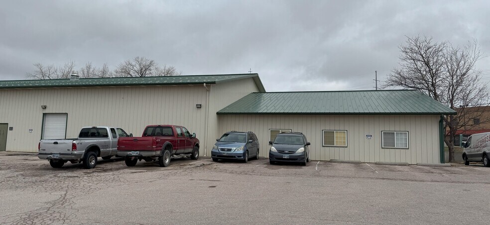 More Photos Of 940 Kennel Dr, Rapid City Industrial For Sale