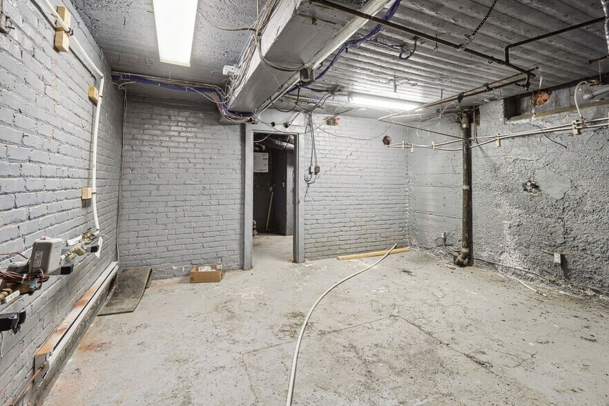 More Photos Of 4866 Rue Sainte-Catherine E E, Montréal Office For Sale