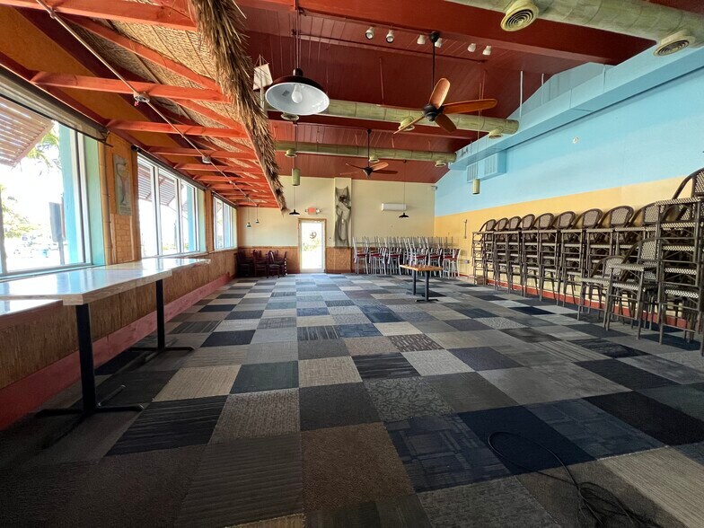 More Photos Of 300 N Lake Park Blvd, Carolina Beach Restaurant For Lease