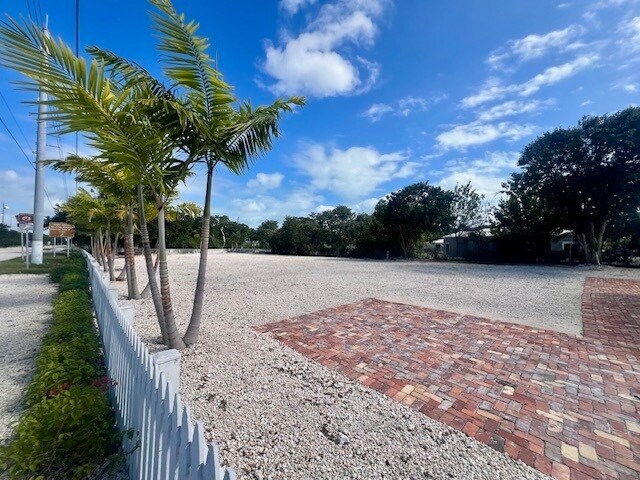 More Photos Of 106309 Overseas Hwy, Key Largo Auto Dealership For Lease