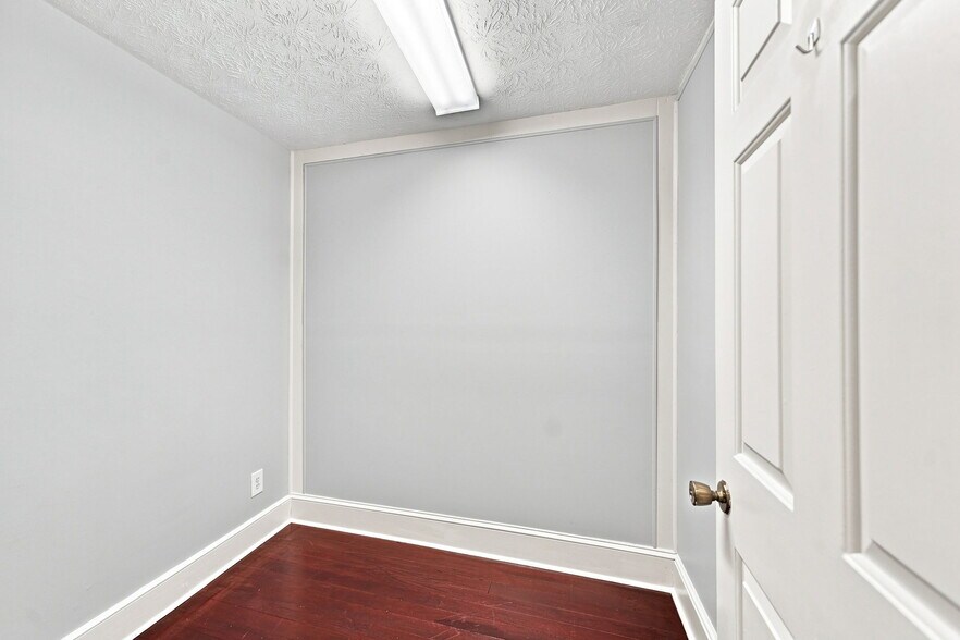 More Photos Of 255 Norcross St, Roswell Office For Lease