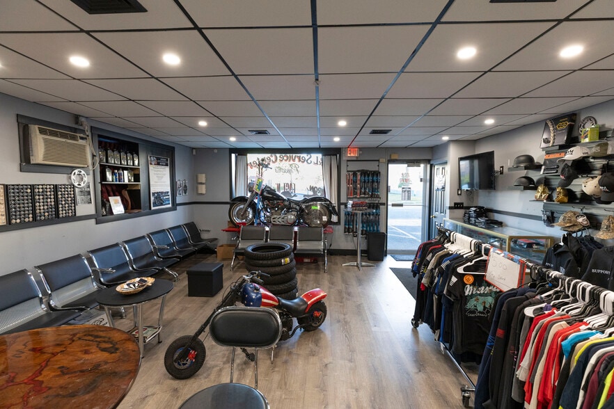 More Photos Of 225 Forsgate, Jamesburg Auto Repair For Sale